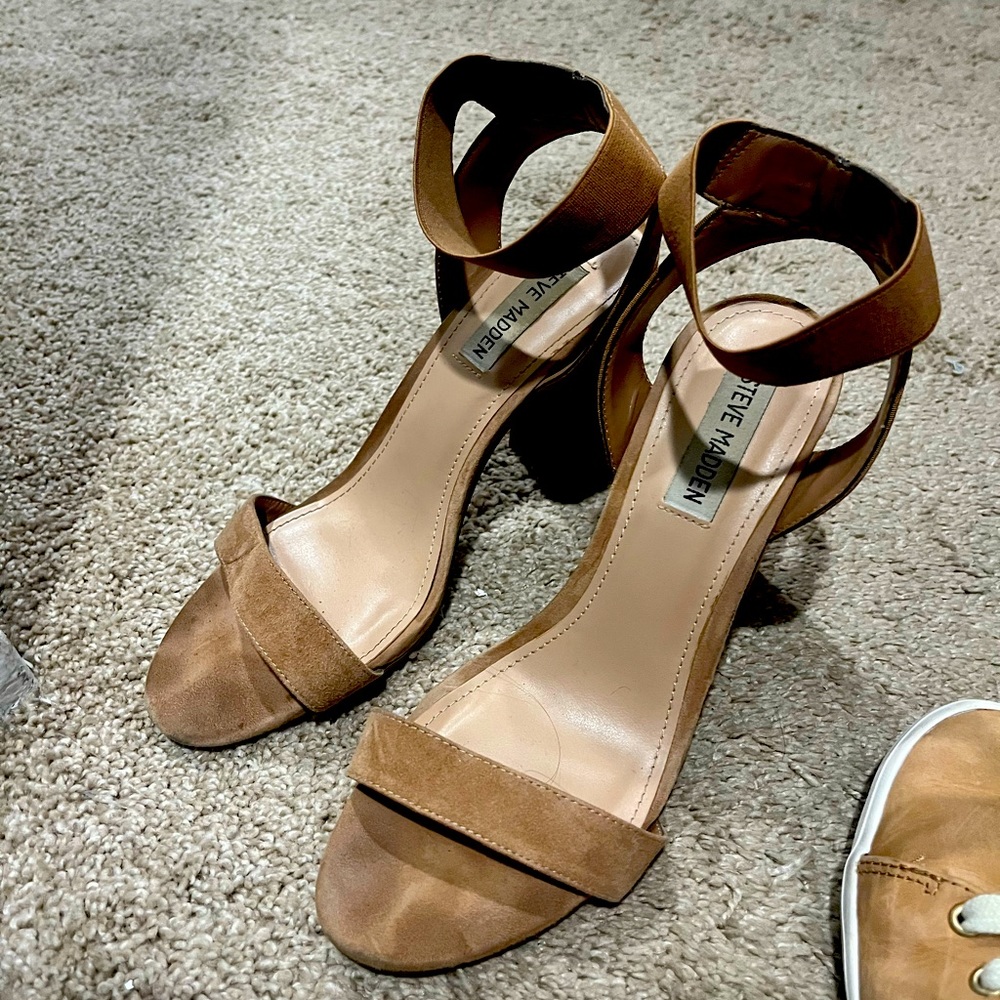 Steve Madden chunky nude heel